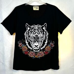 Savanna Jane Black Tiger and Roses Women’s Short Sleeve Tee / Size 2XL